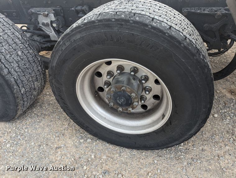 image for item MY9446 2019 Kenworth T680  semi truck