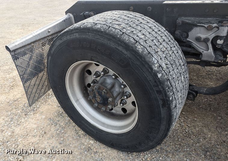 image for item MY9446 2019 Kenworth T680  semi truck