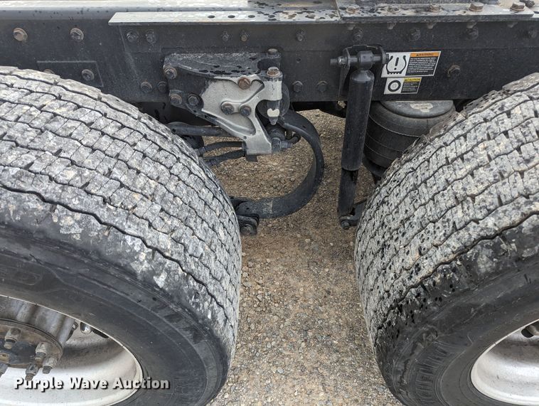 image for item MY9446 2019 Kenworth T680  semi truck