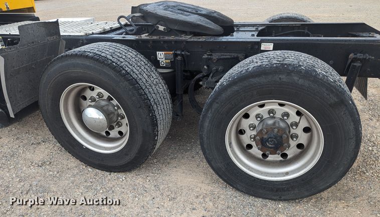 image for item MY9446 2019 Kenworth T680  semi truck