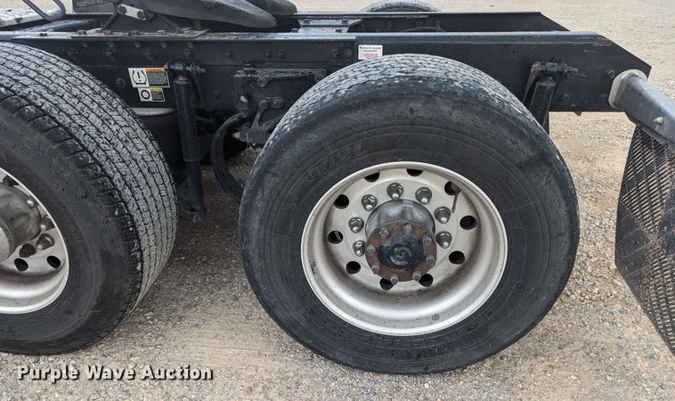 image for item MY9446 2019 Kenworth T680  semi truck