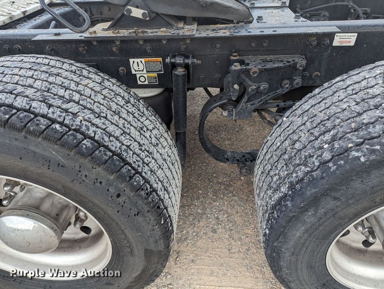 image for item MY9446 2019 Kenworth T680  semi truck