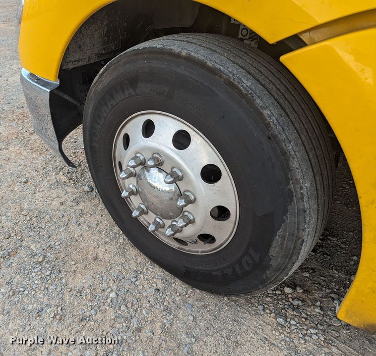 image for item MY9446 2019 Kenworth T680  semi truck