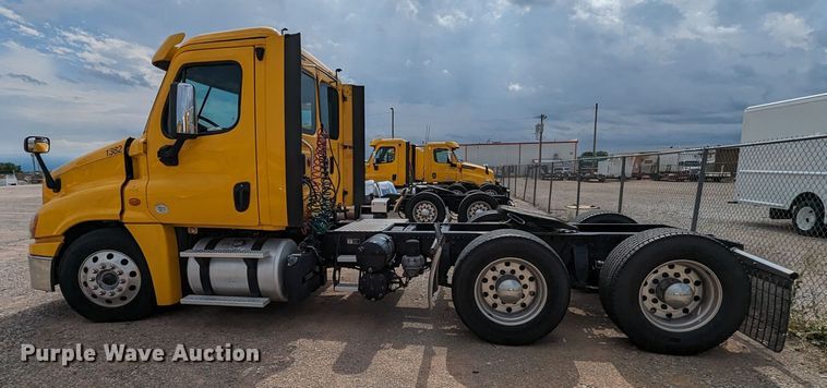 image for item MY9447 2016 Freightliner Cascadia  semi truck