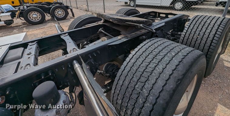 image for item MY9447 2016 Freightliner Cascadia  semi truck