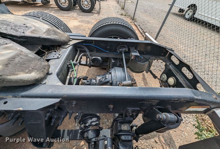 image for item MY9447 2016 Freightliner Cascadia  semi truck