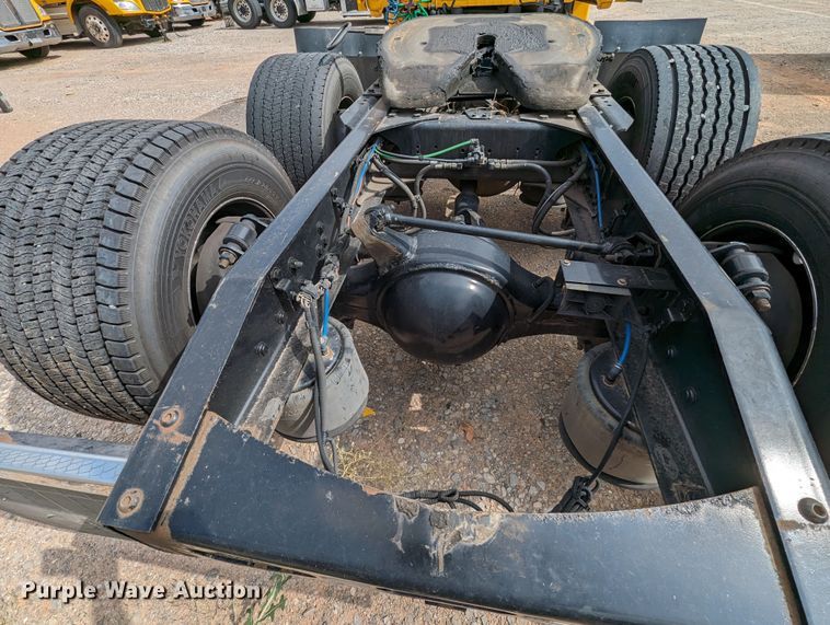 image for item MY9447 2016 Freightliner Cascadia  semi truck