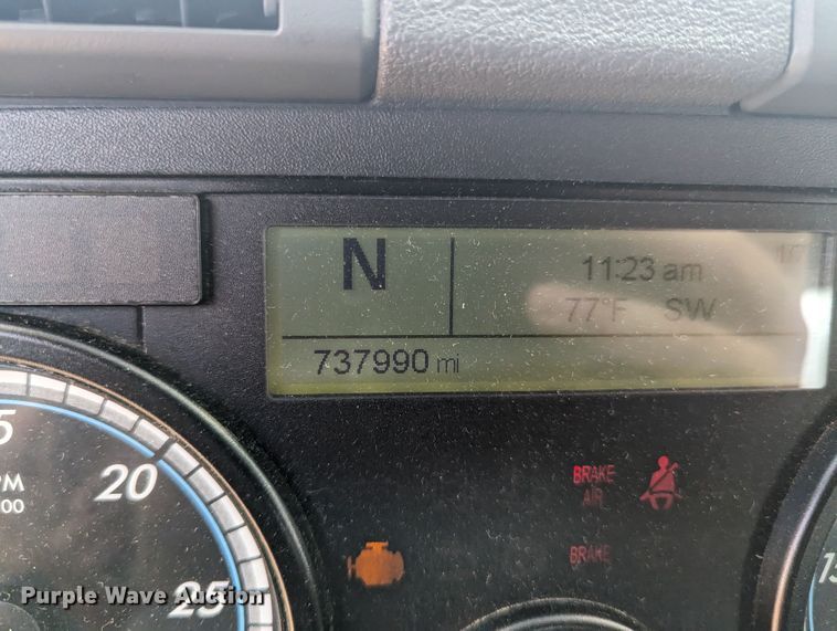 image for item MY9447 2016 Freightliner Cascadia  semi truck