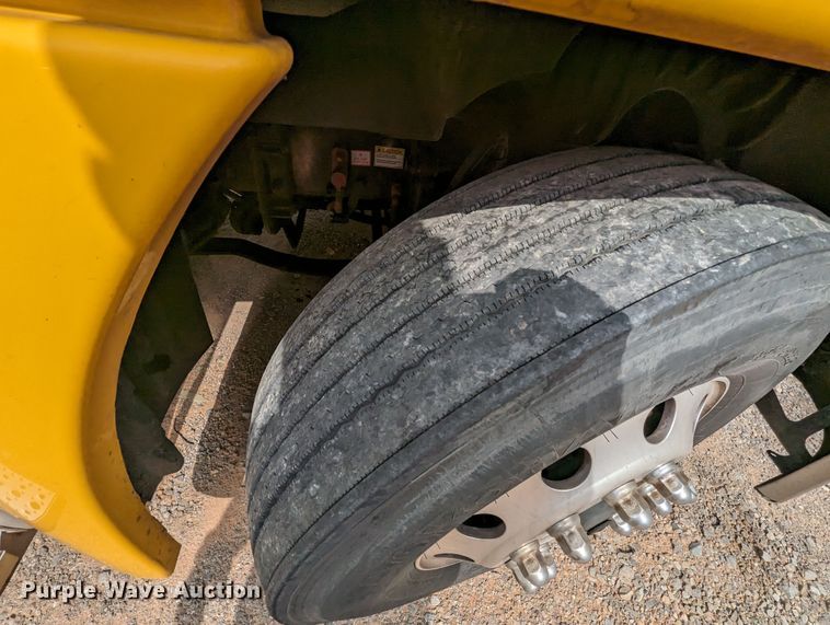 image for item MY9447 2016 Freightliner Cascadia  semi truck