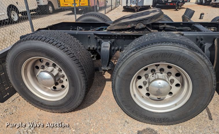 image for item MY9447 2016 Freightliner Cascadia  semi truck