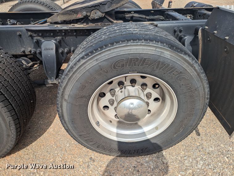 image for item MY9447 2016 Freightliner Cascadia  semi truck