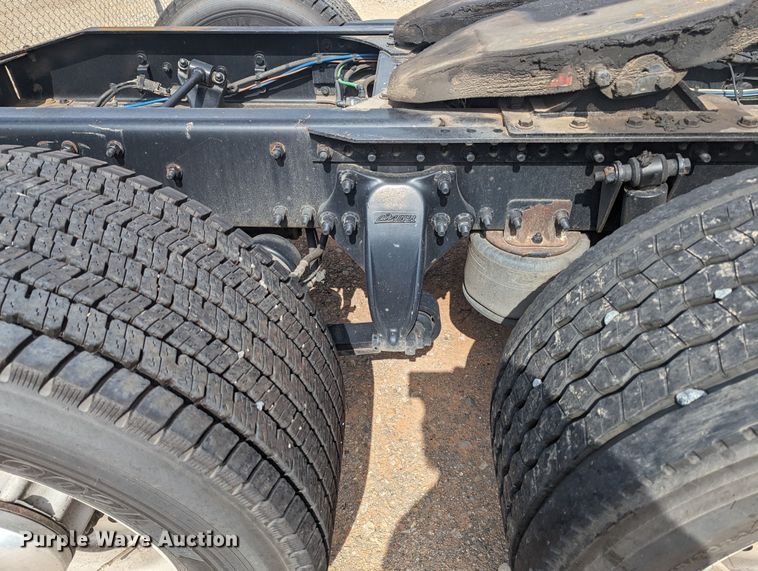 image for item MY9447 2016 Freightliner Cascadia  semi truck