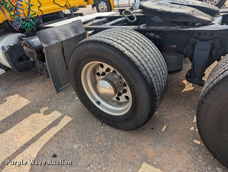 image for item MY9447 2016 Freightliner Cascadia  semi truck