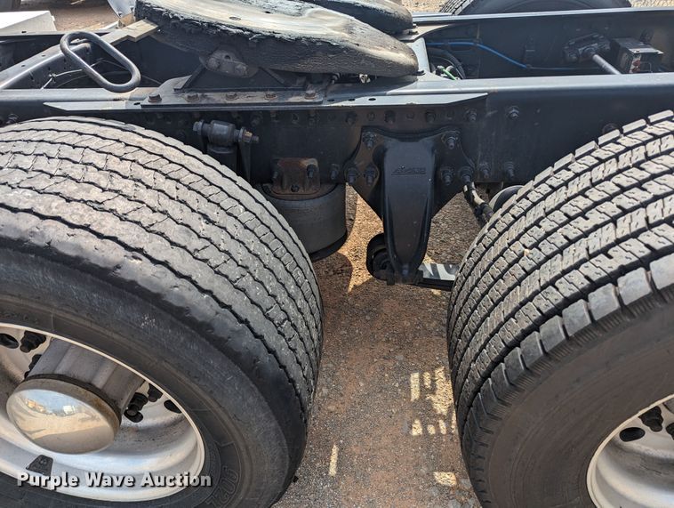 image for item MY9447 2016 Freightliner Cascadia  semi truck