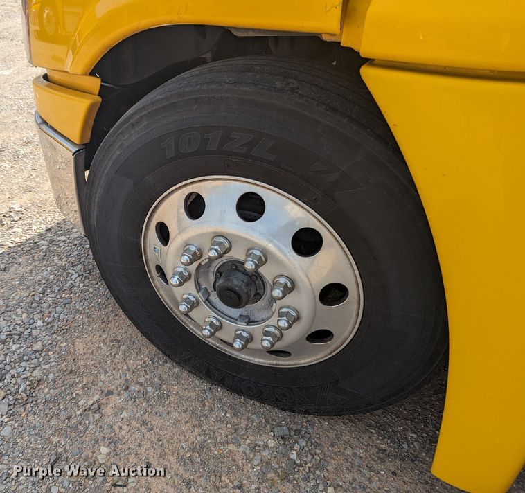 image for item MY9447 2016 Freightliner Cascadia  semi truck