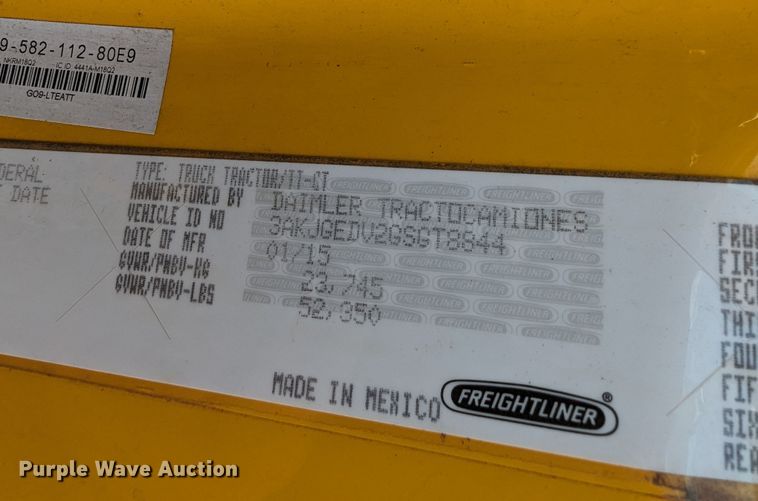 image for item MY9447 2016 Freightliner Cascadia  semi truck