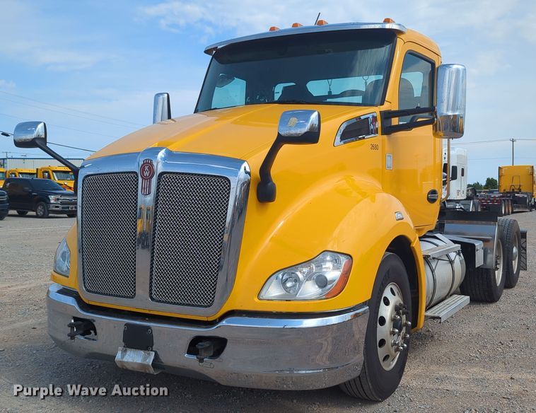 image for item MY9448 2020 Kenworth T680  semi truck