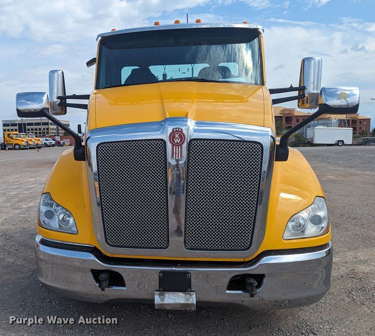 image for item MY9448 2020 Kenworth T680  semi truck