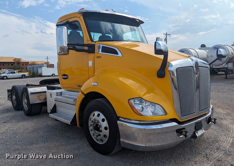 image for item MY9448 2020 Kenworth T680  semi truck