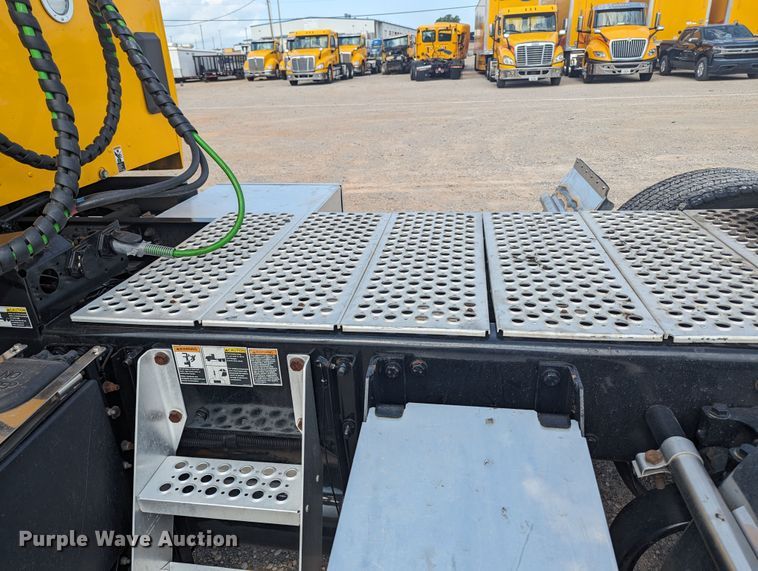 image for item MY9448 2020 Kenworth T680  semi truck