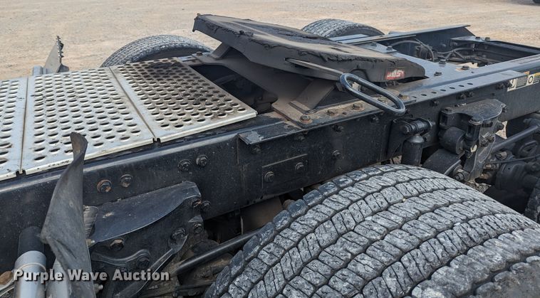 image for item MY9448 2020 Kenworth T680  semi truck