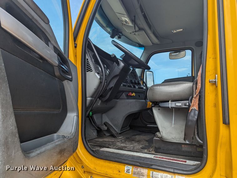 image for item MY9448 2020 Kenworth T680  semi truck