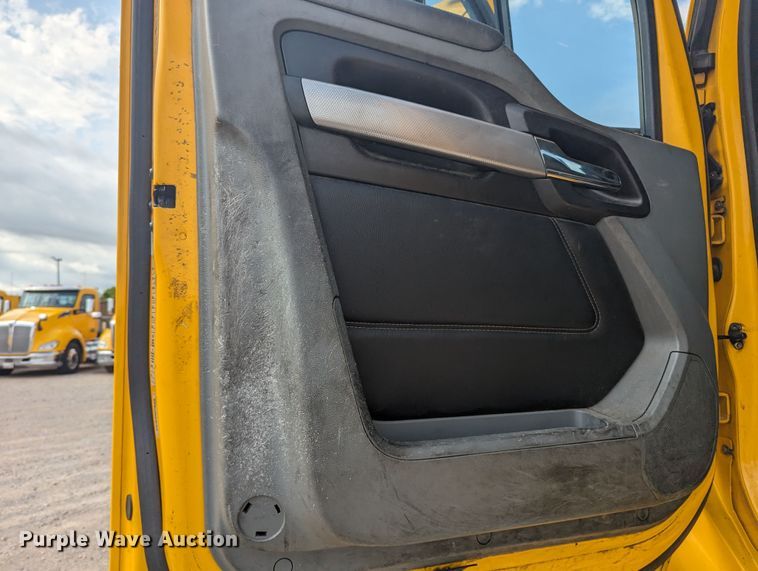 image for item MY9448 2020 Kenworth T680  semi truck