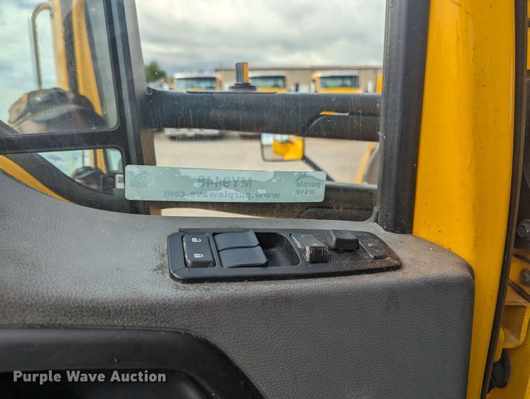 image for item MY9448 2020 Kenworth T680  semi truck