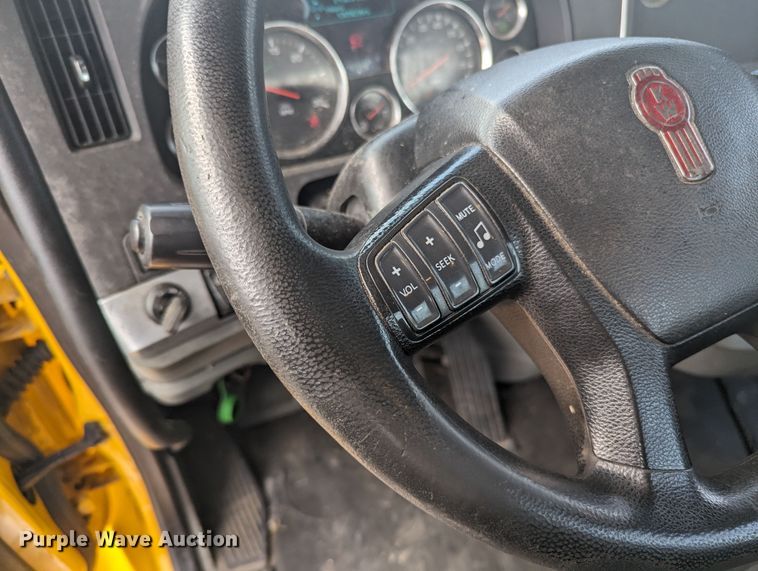 image for item MY9448 2020 Kenworth T680  semi truck