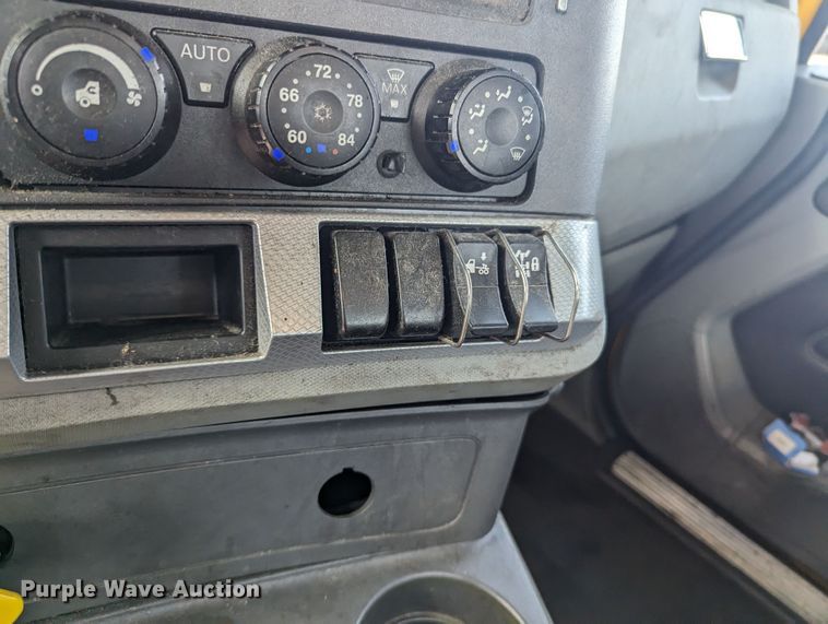 image for item MY9448 2020 Kenworth T680  semi truck