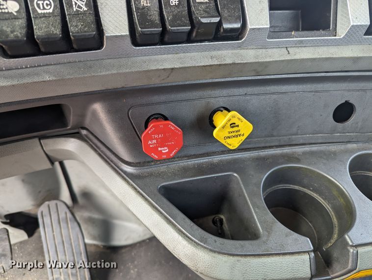 image for item MY9448 2020 Kenworth T680  semi truck