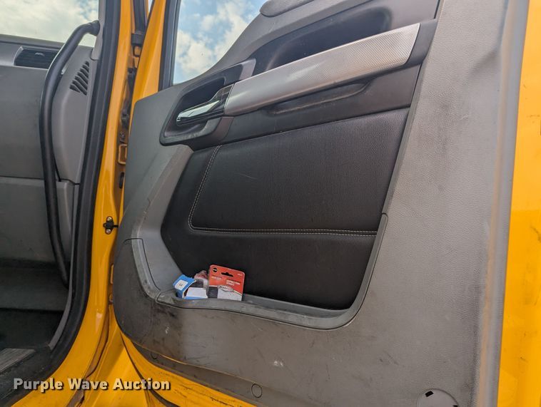 image for item MY9448 2020 Kenworth T680  semi truck