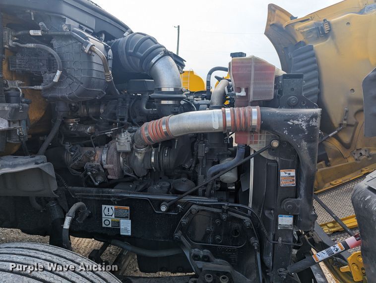 image for item MY9448 2020 Kenworth T680  semi truck