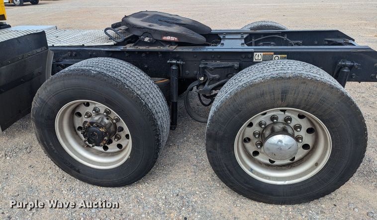 image for item MY9448 2020 Kenworth T680  semi truck