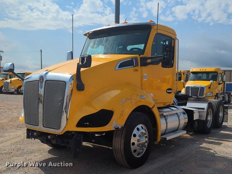 image for item MY9449 2019 Kenworth T680  semi truck