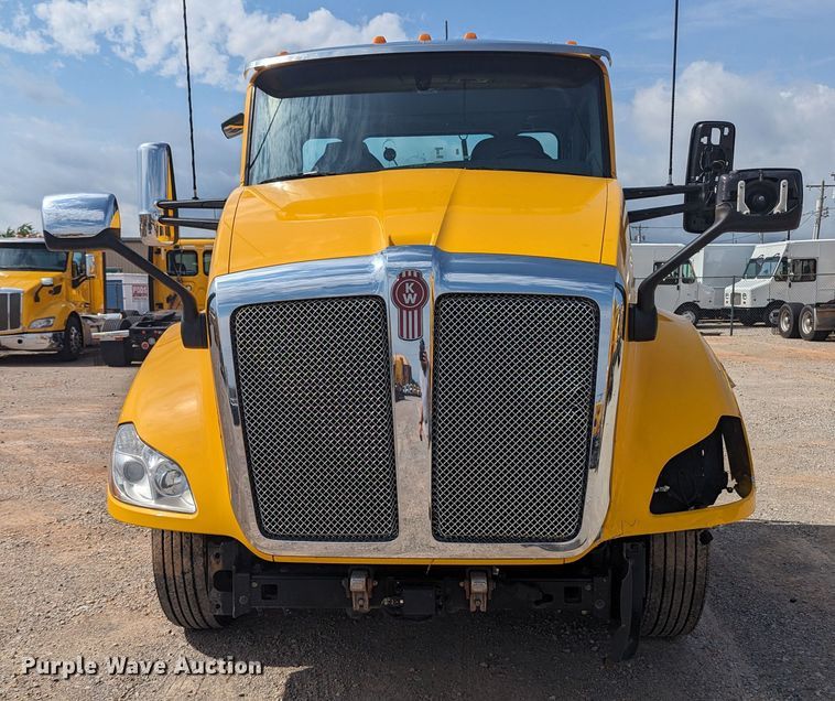 image for item MY9449 2019 Kenworth T680  semi truck