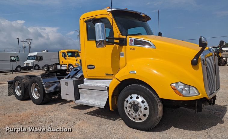 image for item MY9449 2019 Kenworth T680  semi truck