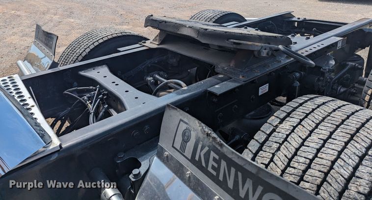 image for item MY9449 2019 Kenworth T680  semi truck