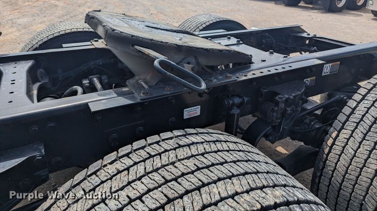 image for item MY9449 2019 Kenworth T680  semi truck