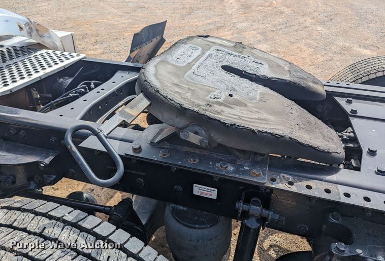 image for item MY9449 2019 Kenworth T680  semi truck