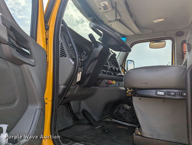 image for item MY9449 2019 Kenworth T680  semi truck