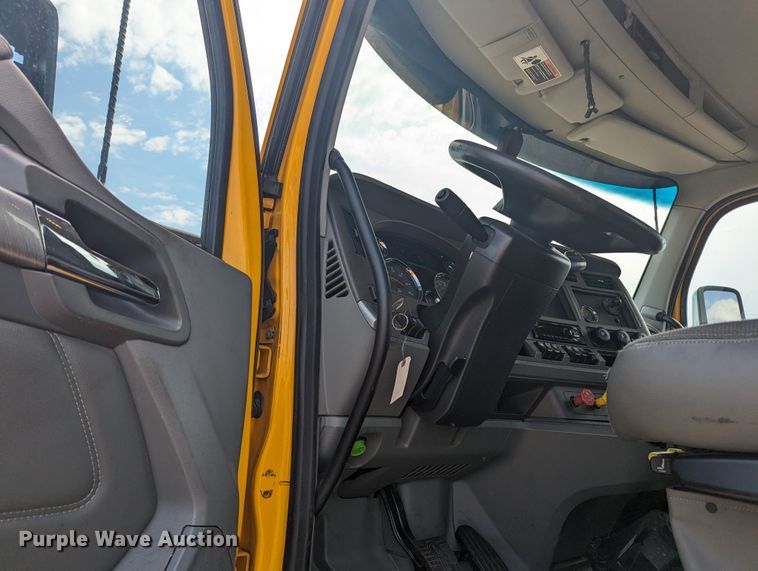 image for item MY9449 2019 Kenworth T680  semi truck