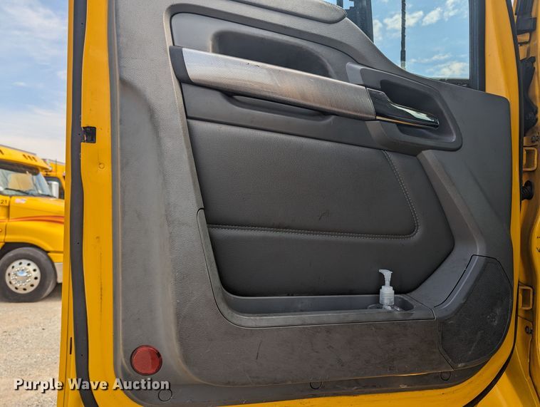 image for item MY9449 2019 Kenworth T680  semi truck