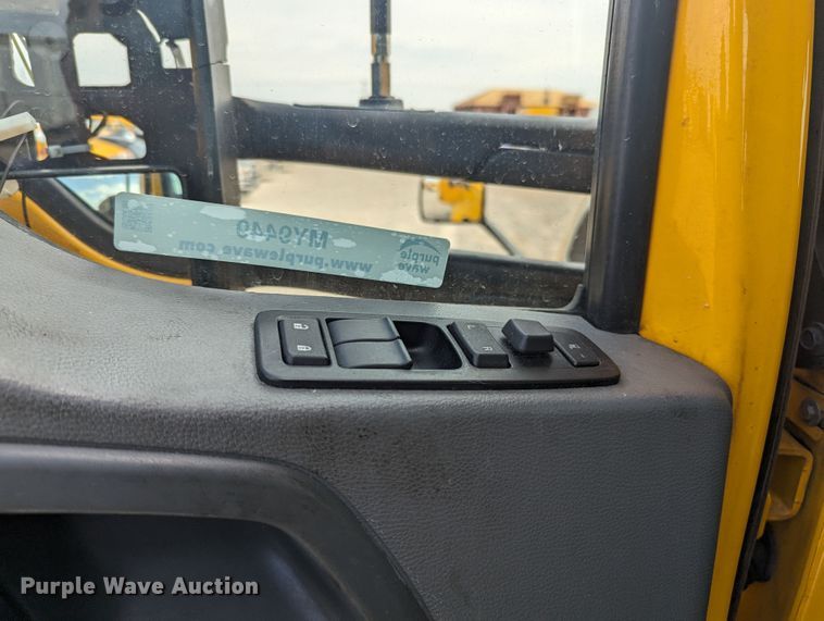 image for item MY9449 2019 Kenworth T680  semi truck