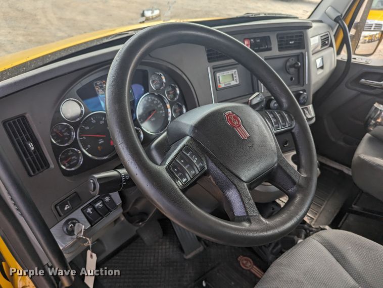 image for item MY9449 2019 Kenworth T680  semi truck