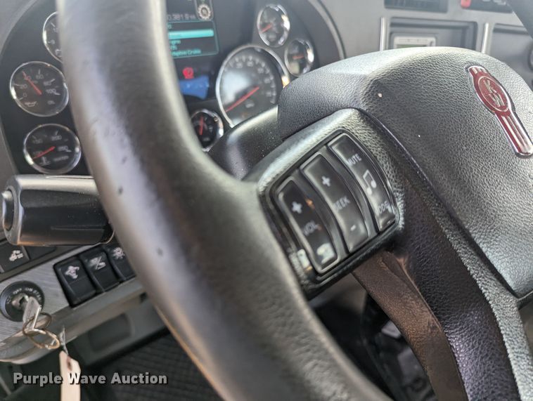 image for item MY9449 2019 Kenworth T680  semi truck