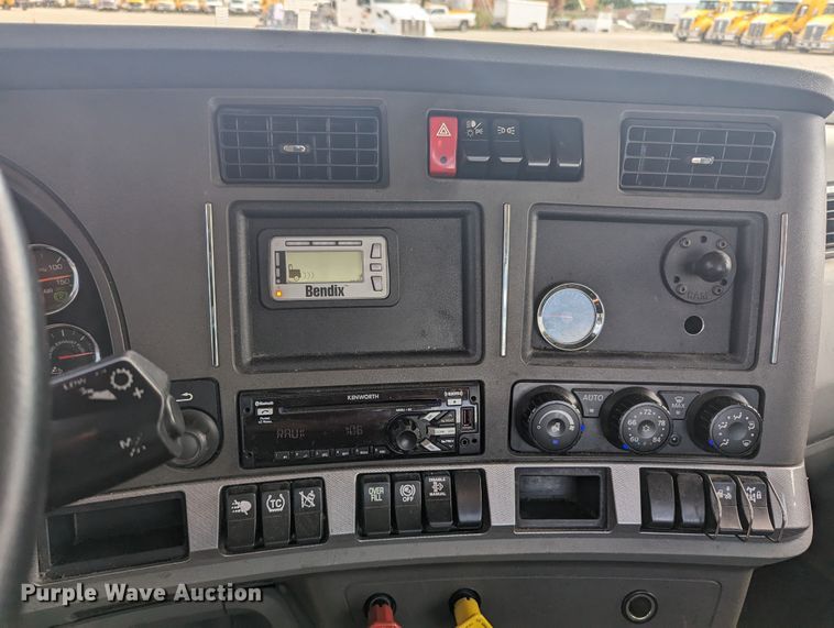 image for item MY9449 2019 Kenworth T680  semi truck