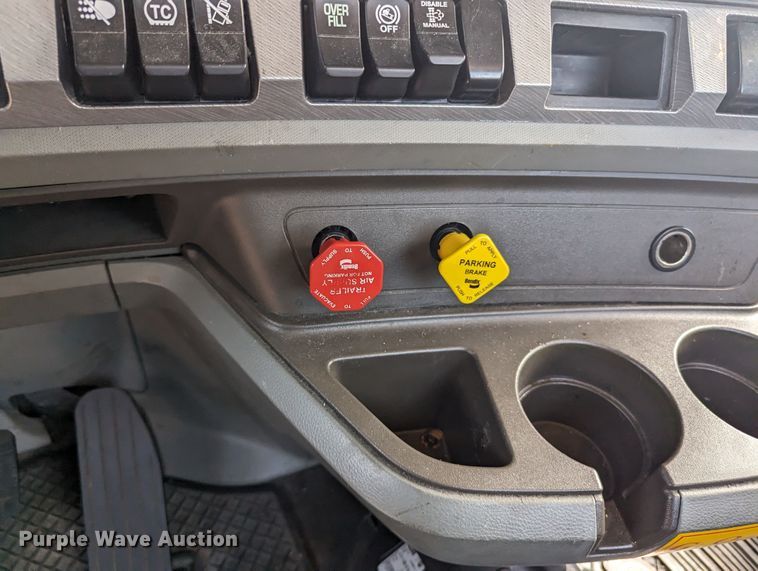 image for item MY9449 2019 Kenworth T680  semi truck