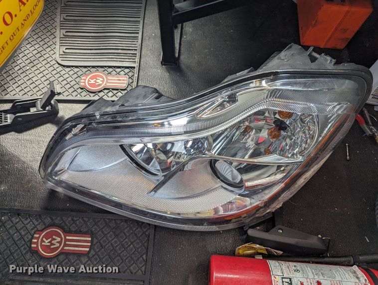 image for item MY9449 2019 Kenworth T680  semi truck