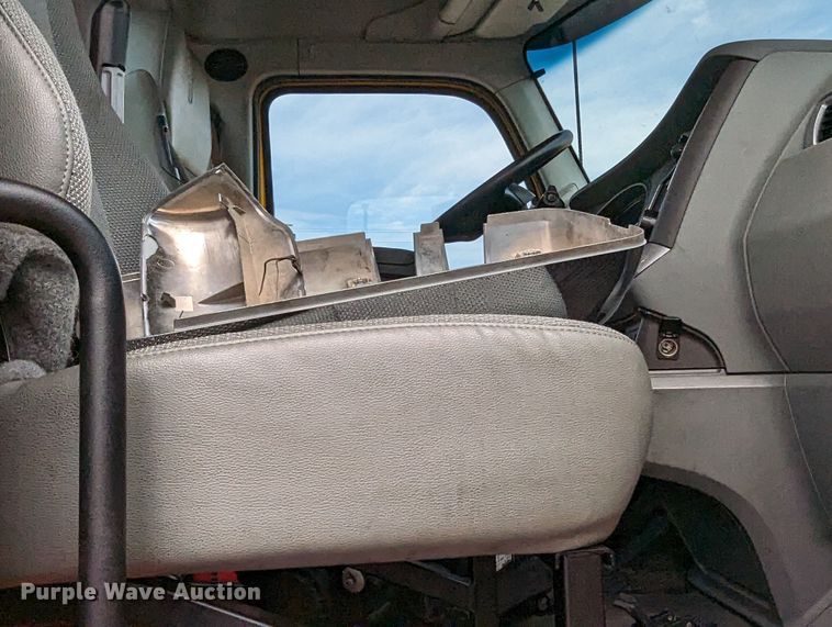 image for item MY9449 2019 Kenworth T680  semi truck